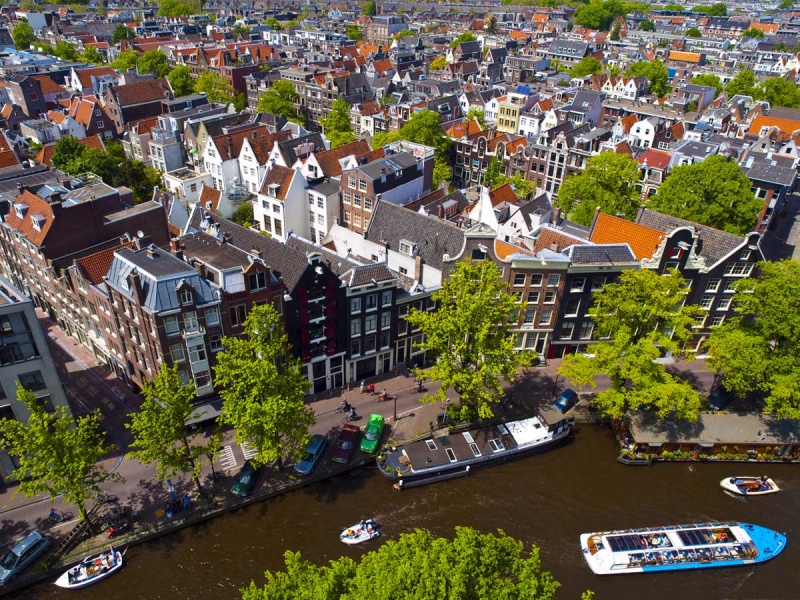 Амстердам планирует запретить Airbnb и увеличить налог для туристов